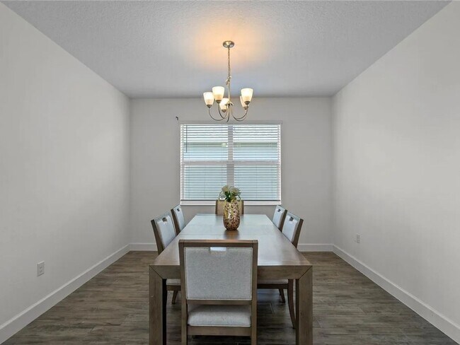 Building Photo - 4 Bedroom Single Family Home in Orlando