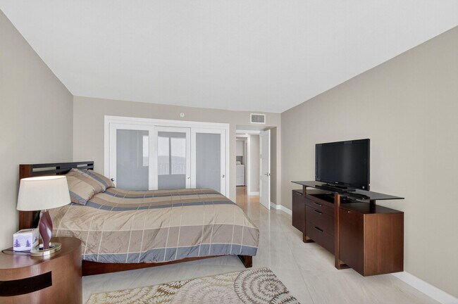 Building Photo - 3400 S Ocean Blvd