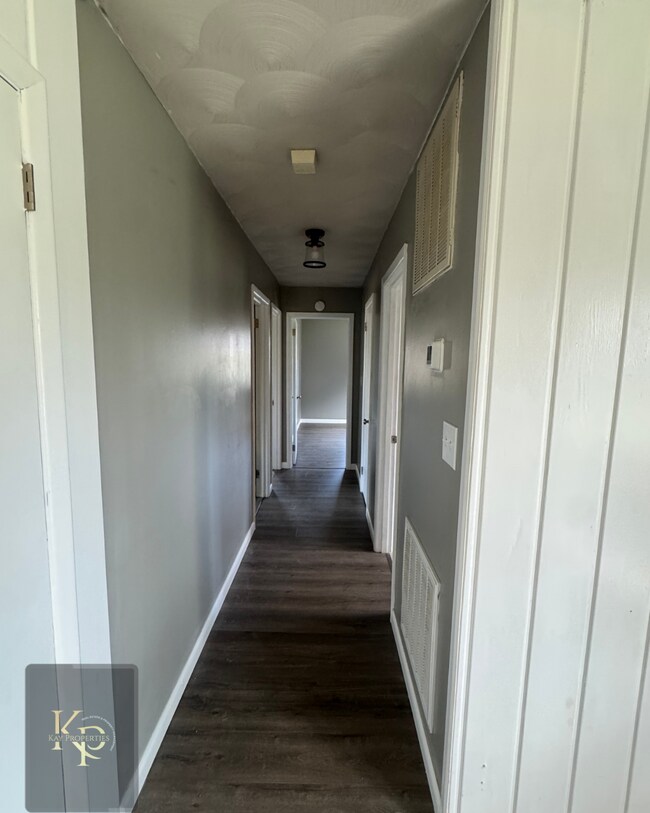 Building Photo - 2230 Independence Rd