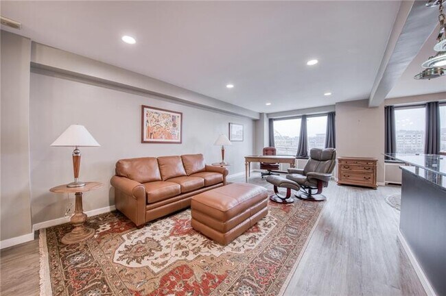 Building Photo - 320 Fort Duquesne Blvd