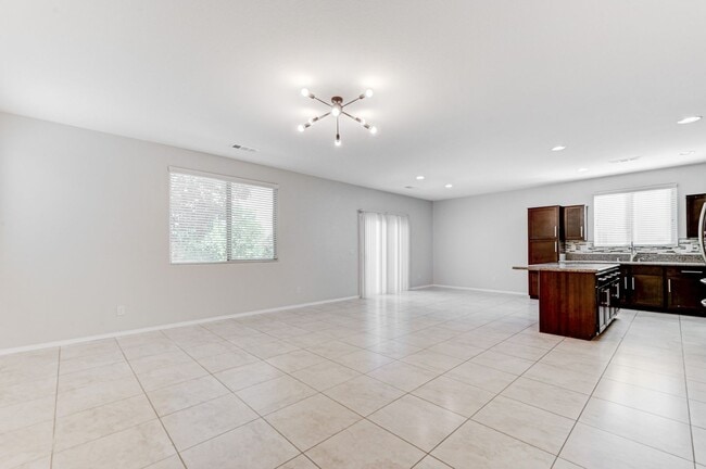 Building Photo - House For Rent! 4 beds, 3 baths Community ...