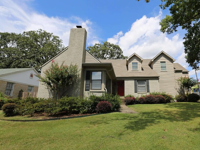 Primary Photo - 6100 Cantrell Rd