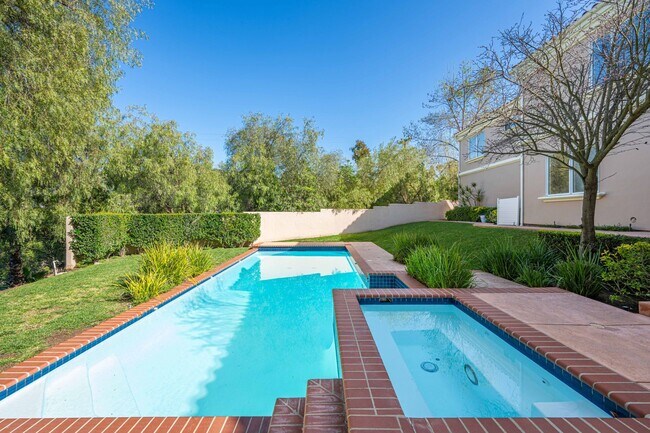 Building Photo - Elegant Dream Escape - Hills of Studio City