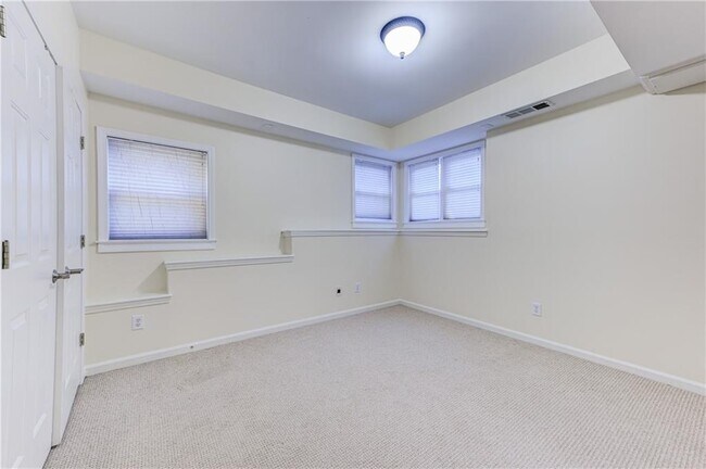 Building Photo - 2745 Lenox Rd NE