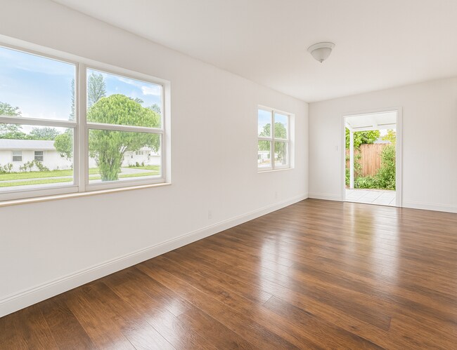 Building Photo - Charming 2BR/1BA Apartment in Sunrise – $2...