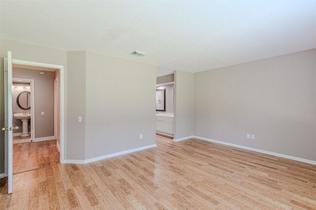 Building Photo - 18506 Creekfield Ct