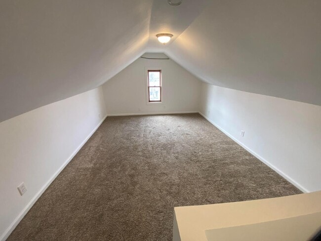 Building Photo - 404 S Wayland Ave