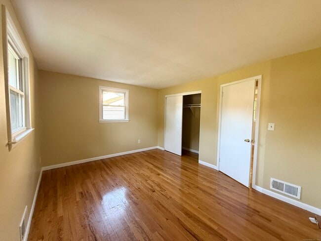 Building Photo - 47 Beechwood Rd