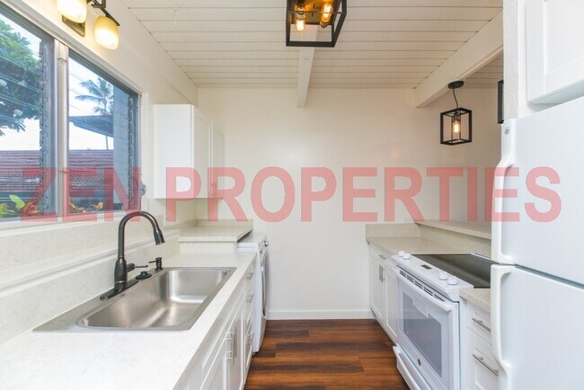 Building Photo - 1379 Hunakai St