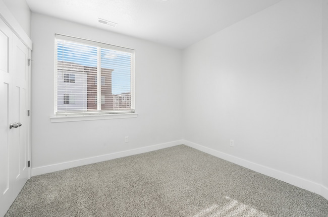 Building Photo - Pet-Friendly Lake View condo