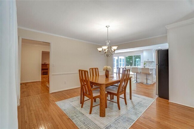 Building Photo - 295 Oakmere Rd