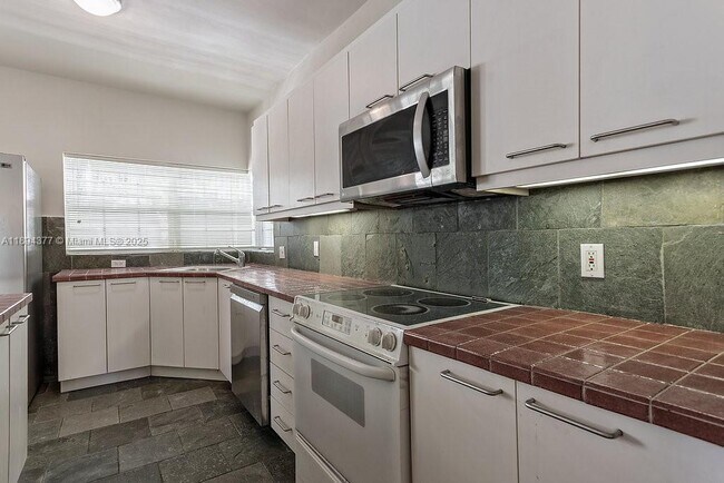Building Photo - 32 Calabria Ave