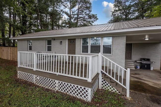 Building Photo - 65 Cleer Ave