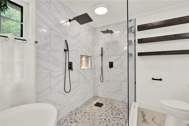 Building Photo - 3270 Brookview Dr