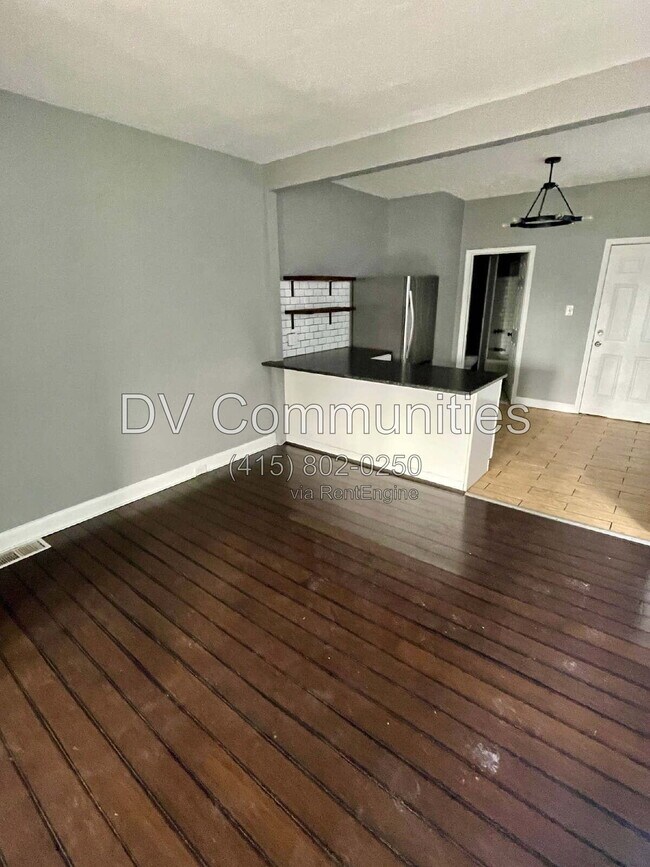 Building Photo - 1335 W 61st St