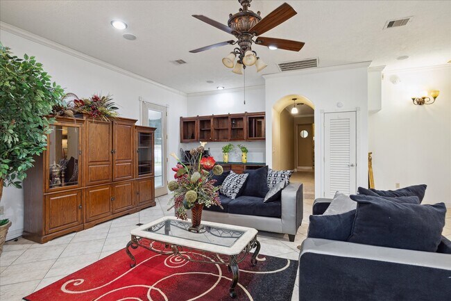 Building Photo - 803 Hennessey Dr