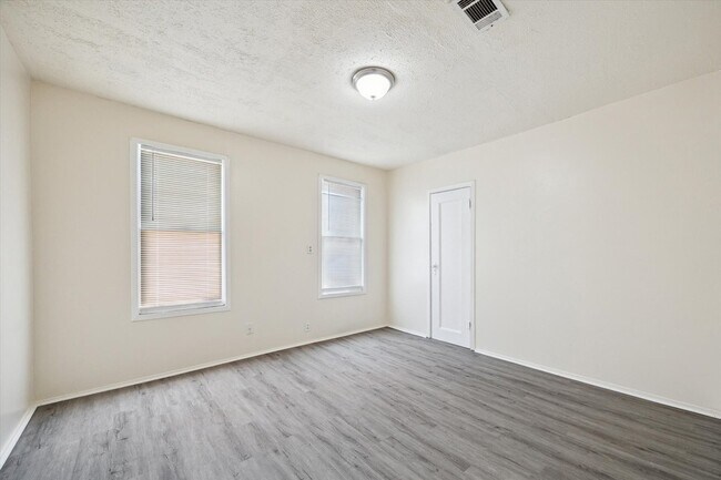 Building Photo - 2923 Beverly Rd