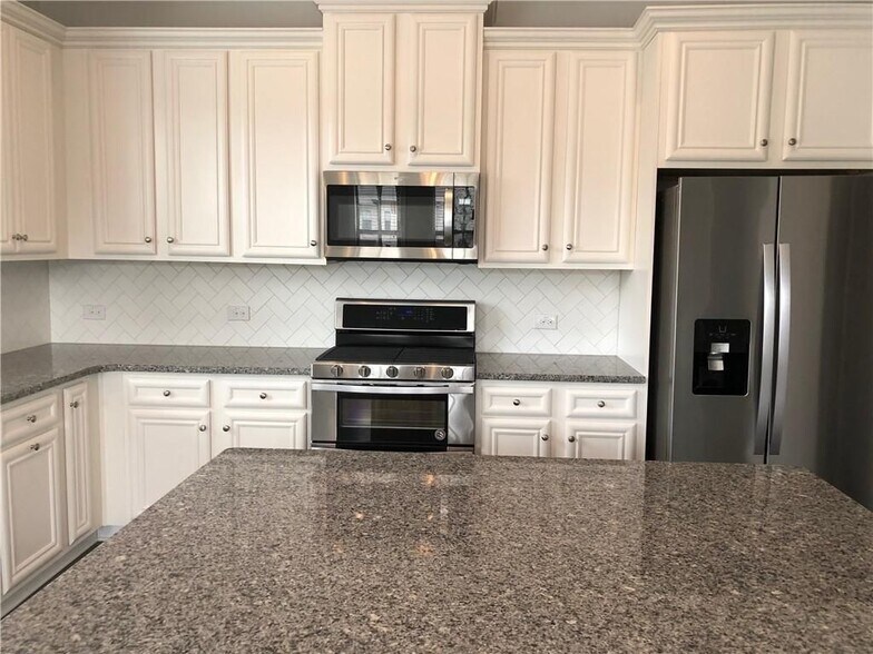Building Photo - 4250 Spruce Pine Alley