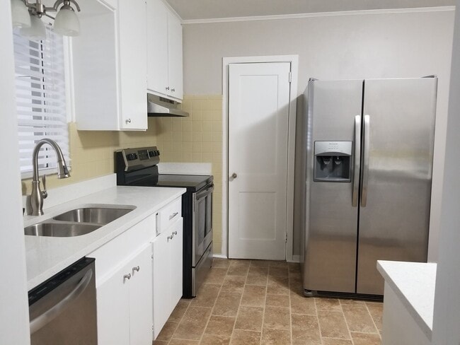 Building Photo - Palma Ceia Home at Fantastic Price!