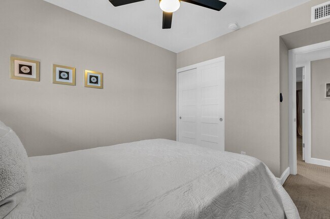 Building Photo - 6165 N Granite Reef Rd