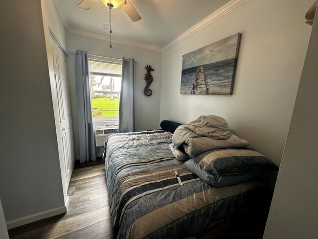 Building Photo - Cozy Updated Studio Unit in Central Island Complex-Available APRIL-2026
