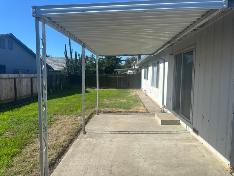 Building Photo - 2440 Stanfield Dr