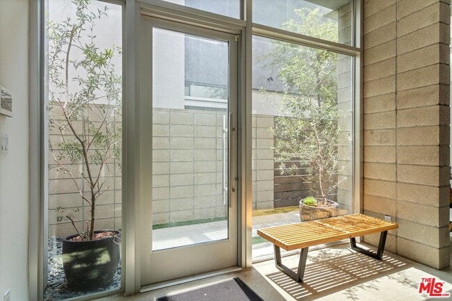 Building Photo - 720 Brooks Ave