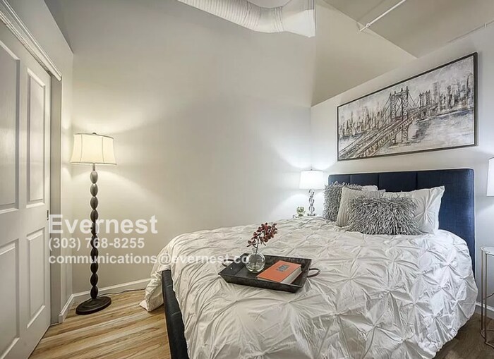 Building Photo - 1555 California St