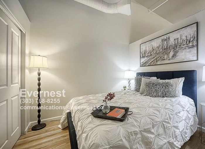 Building Photo - 1555 California St