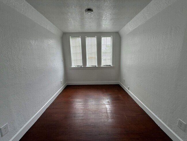 Building Photo - 2504 Pecos St