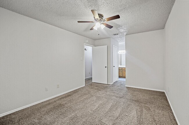 Building Photo - 135 Prairie Creek Cir