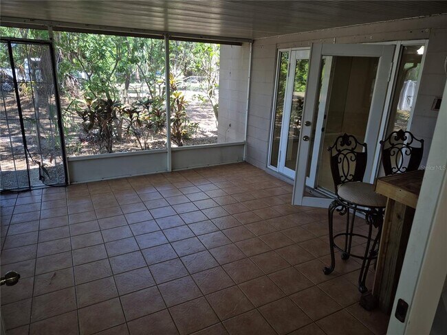 Building Photo - 9802 Riverview Dr