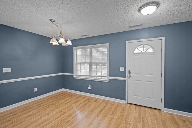 Building Photo - 202 Fairmount Way