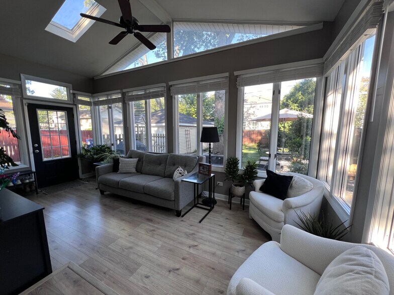 Sunroom - extra living or dining space. - 1336 N Eagle St