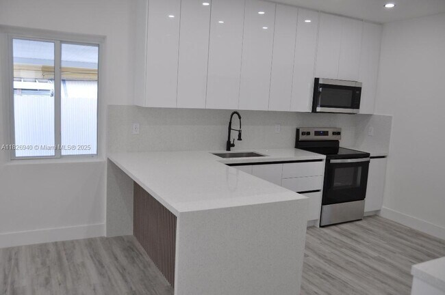 Building Photo - 261 NW 46th Ave