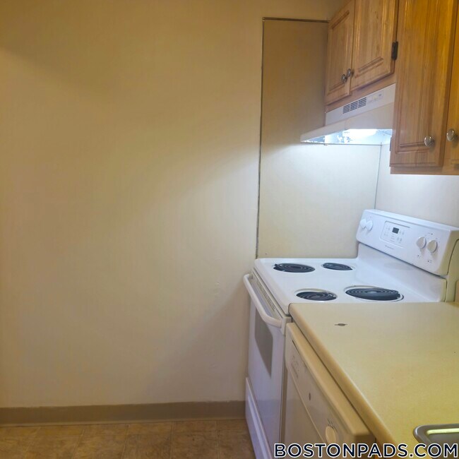 Building Photo - 122 Dustin St