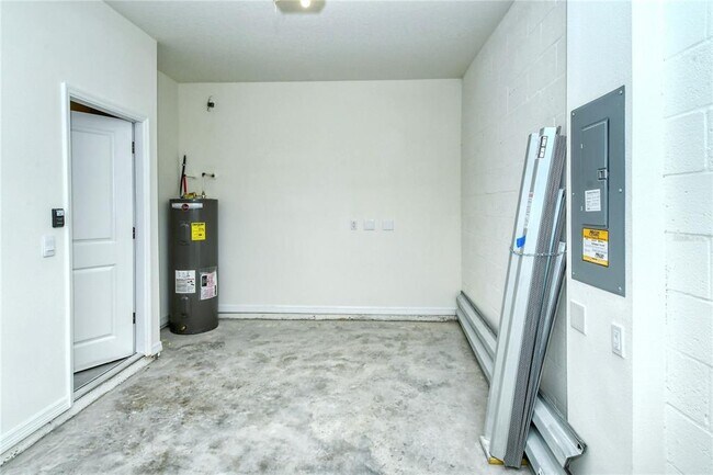 Building Photo - 11419 Planetree Pl