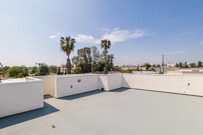 Building Photo - 5932 Lemp Ave