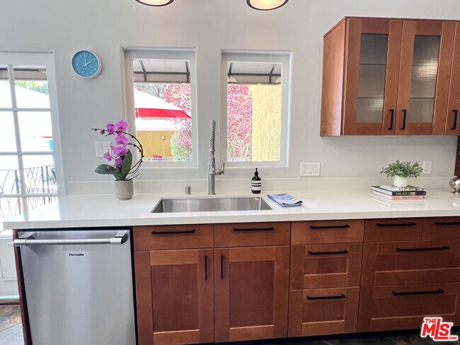 Building Photo - 390 N Baldwin Ave