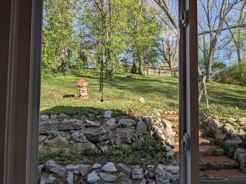 Kitchen view of backyard - 307 Tusculum Blvd