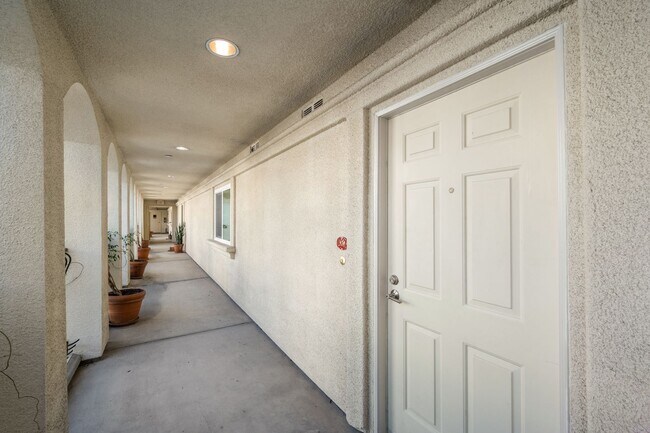 Building Photo - Stunning Remodeled Condo with Views in Banker's Hill