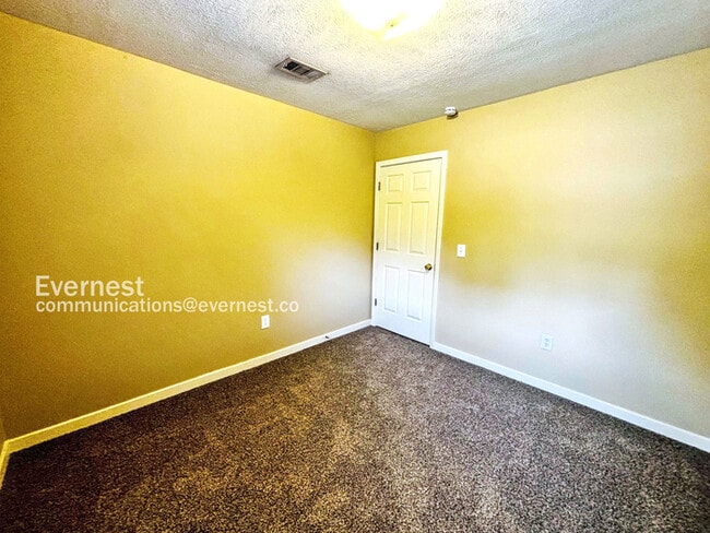 Building Photo - 3007 Willow Dr