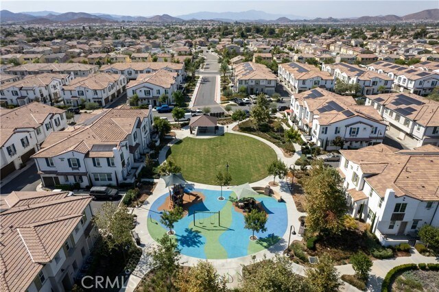 Building Photo - 30365 Town Square Dr