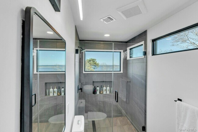 Building Photo - 10 Bay View Dr