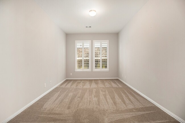 Building Photo - 2502 Bay Hill Dr