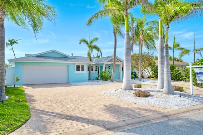 Building Photo - 2910 Alton Dr