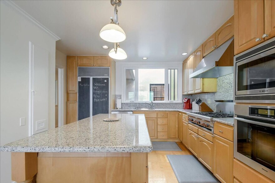 Building Photo - 1021 Greenwich St