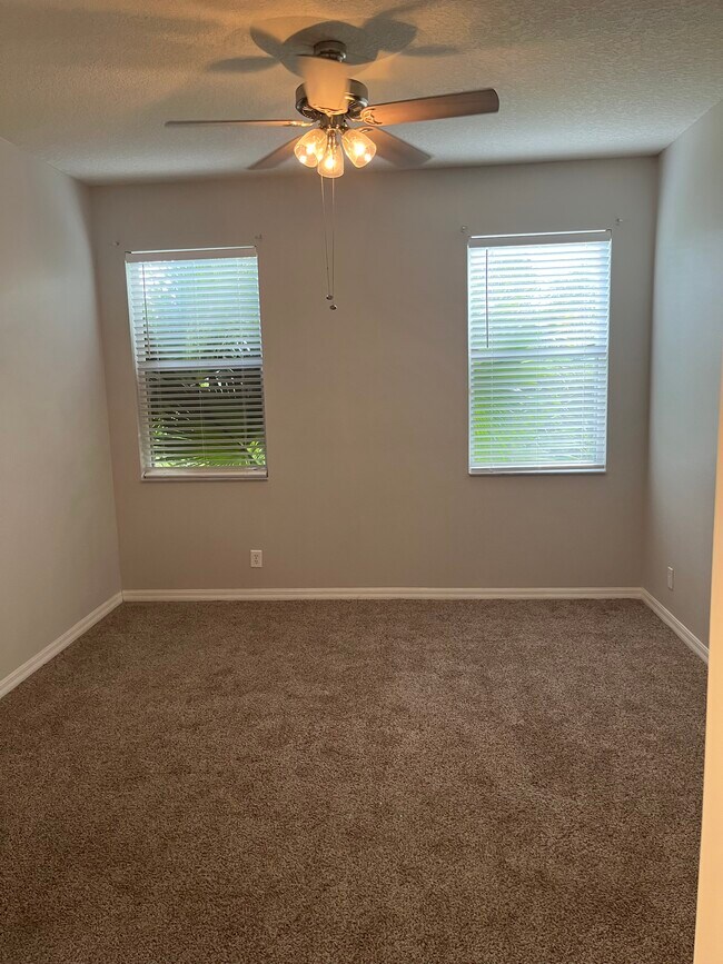 master bedroom - 1018 Bella Vista Dr NE