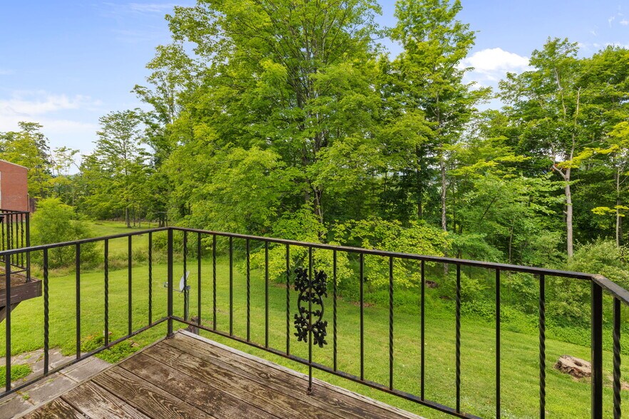 Building Photo - 215 Oakview Dr