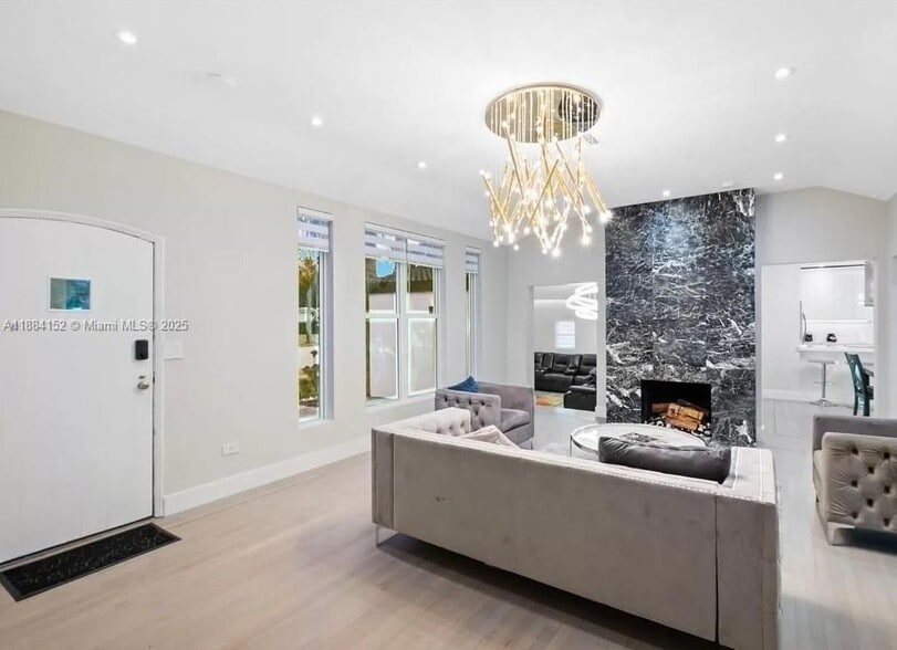 Building Photo - 117 NE 95th St